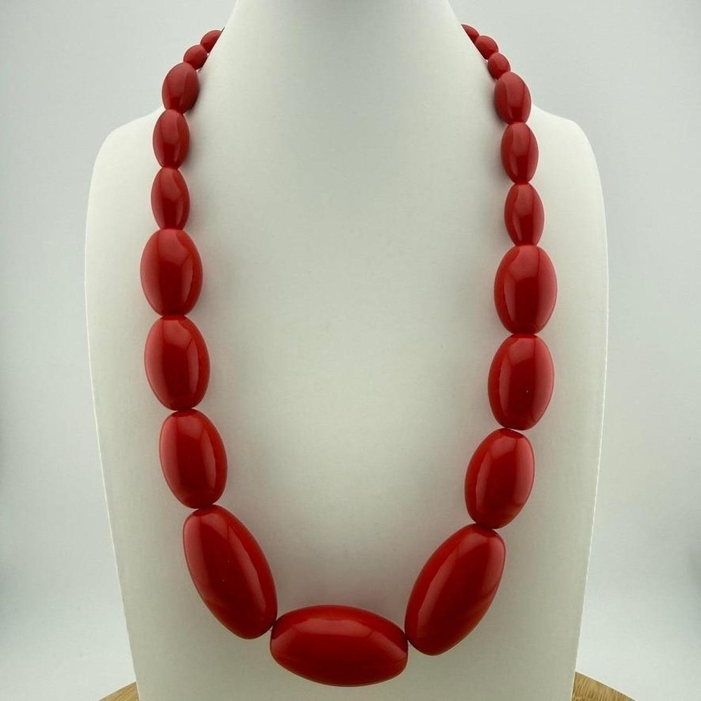 Red Acrylic Necklace Graduated Oval Bead Silver Tone Statement Retro Chic